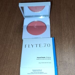 Flyte.70 HazyCheek Crème Blush Heartbreaker